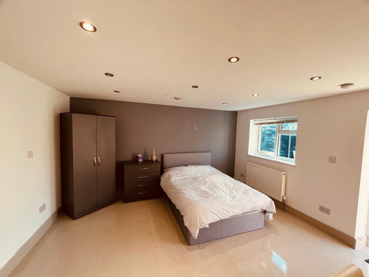 Large Studio Flat B Near Heathrow Hillingdon Exteriér fotografie